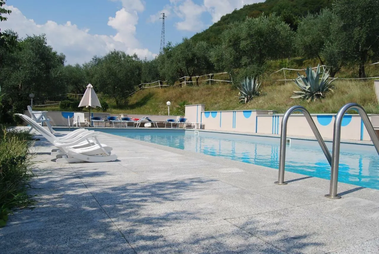 Agriturismo Cascina Bissiniga Сало Дом отдыха